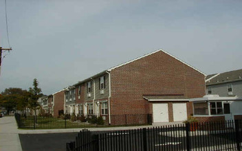 Riverside Villa in Newark, NJ - Building Photo - Building Photo