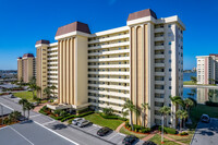 Heritage House at Sea Towers in St. Petersburg, FL - Foto de edificio - Building Photo