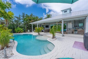 14390 Tamarac Dr in Bokeelia, FL - Building Photo