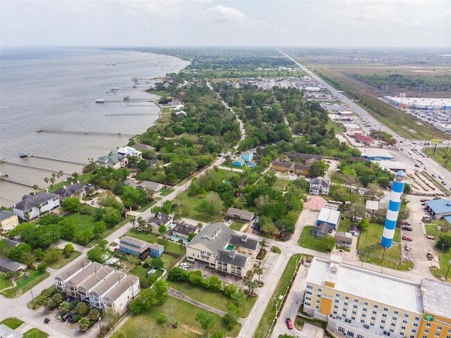 811 Bradford Ave, Unit 5 in Kemah, TX - Building Photo - Building Photo