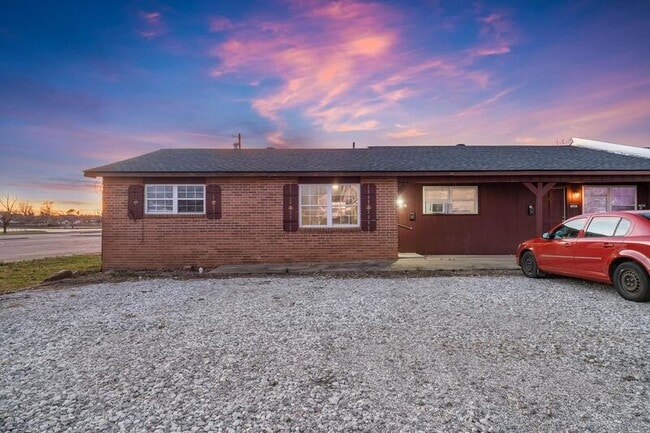 740 N 6th St in Rogers, AR - Building Photo - Building Photo