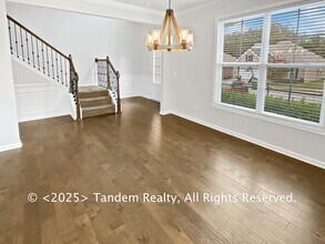 8020 Forest Hills Dr in Spring Hill, TN - Foto de edificio - Building Photo