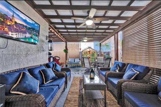 13721 SW 19th Ave in Miami, FL - Foto de edificio - Building Photo