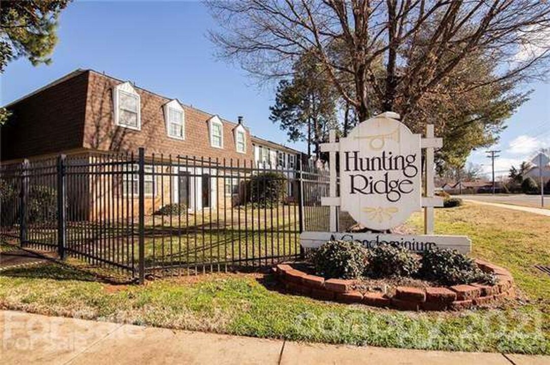 5808 Hunting Ridge Ln in Charlotte, NC - Building Photo