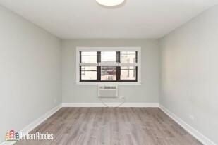 454 W Barry Ave, Unit M00B in Chicago, IL - Building Photo - Building Photo