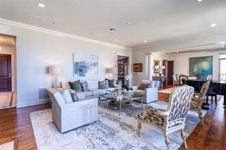 2525 N Pearl St in Dallas, TX - Building Photo - Building Photo