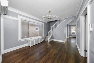 7643 S Paxton Ave in Chicago, IL - Building Photo - Building Photo