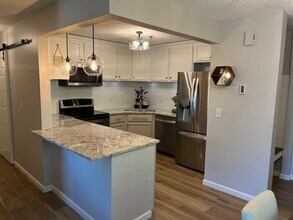 2100 Ridge Dr in Minneapolis, MN - Building Photo - Building Photo