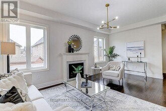 16 Beechborough Cres in East Gwillimbury, ON - Building Photo - Building Photo
