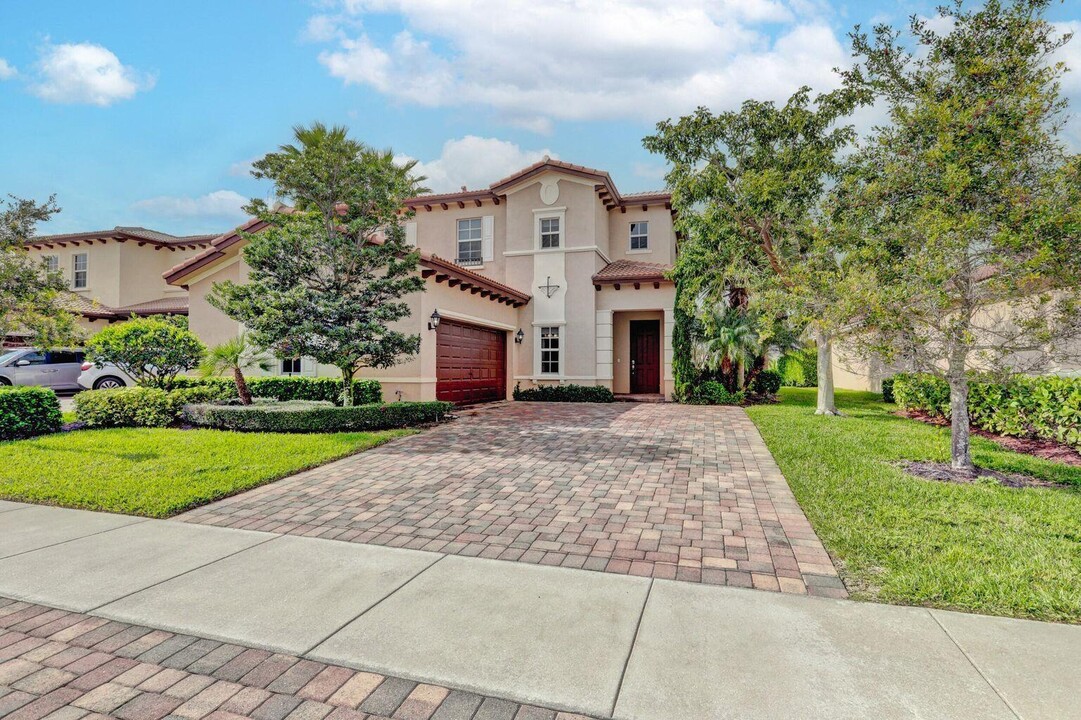 144 Parey Island Pl in Jupiter, FL - Building Photo