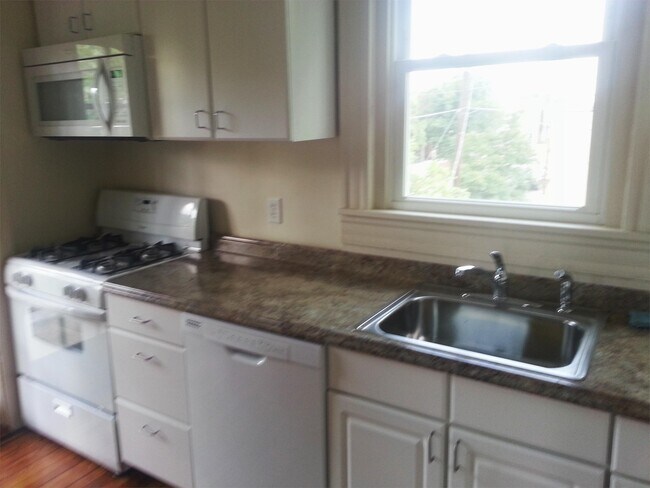 1601 W Main St in Richmond, VA - Building Photo - Building Photo