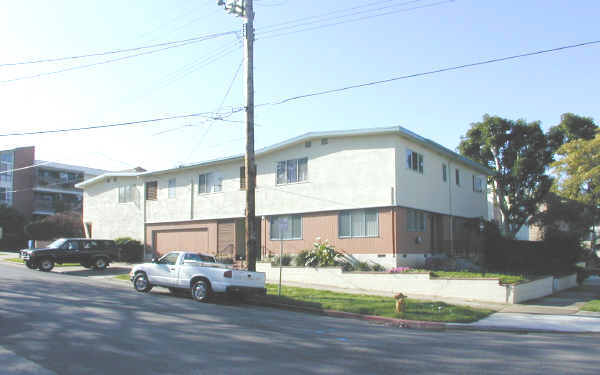 951 GRANVILLE Ave in Los Angeles, CA - Building Photo