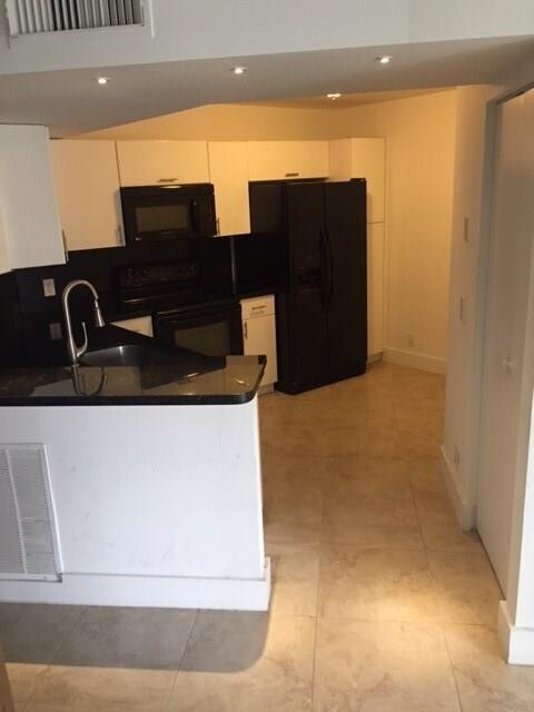 8761 Wiles Rd in Coral Springs, FL - Building Photo - Building Photo