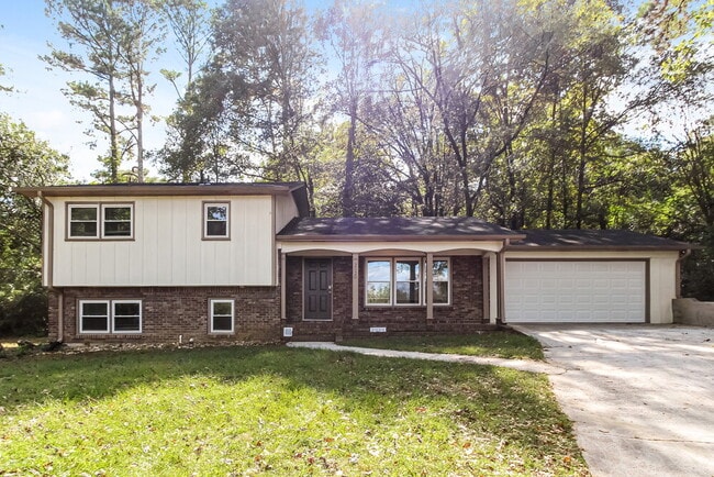 property at 2520 Rainer Dr NE
