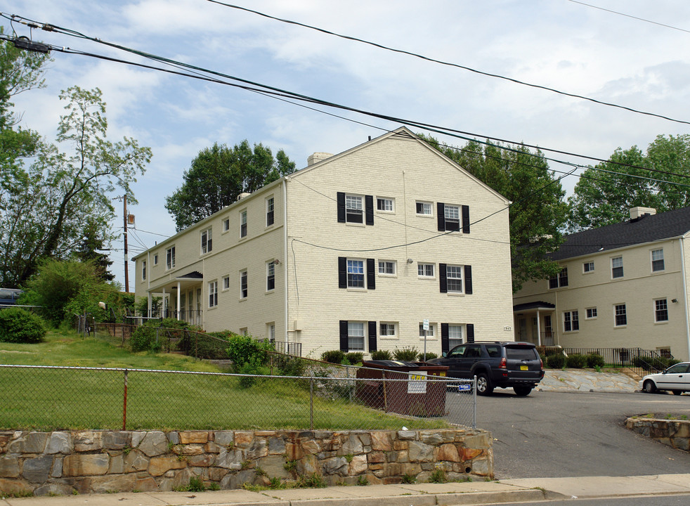 Cameron Street Apartments in Arlington, VA - Building Photo