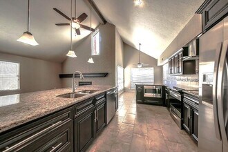 2303 Cherry Bend Dr in Houston, TX - Building Photo - Building Photo