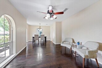 444 Baker Dr in Hurst, TX - Building Photo - Building Photo