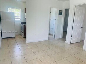 401 N Dixie Hwy in Hallandale Beach, FL - Building Photo - Building Photo
