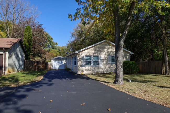 1430 Sherman Blvd in Crystal Lake, IL - Building Photo - Building Photo