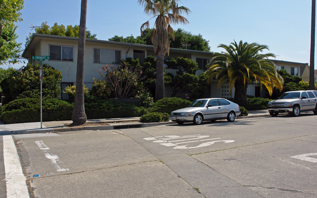 501 S Fremont St in San Mateo, CA - Foto de edificio - Building Photo