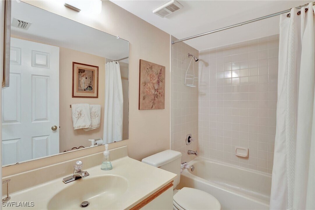 4548 Andover Way in Naples, FL - Foto de edificio