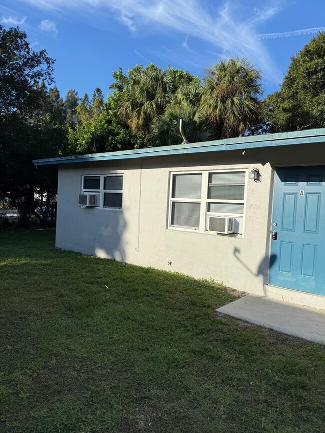 1913 Delaware Ave in Fort Pierce, FL - Building Photo - Building Photo