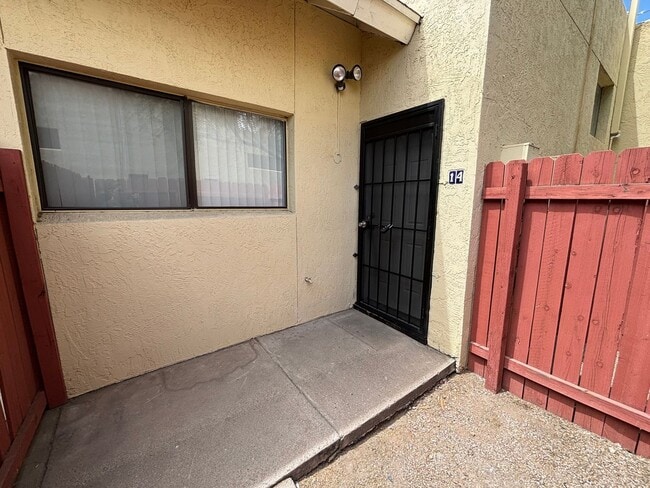 1 E Navajo Rd, Unit 1 E Navajo Rd Apt 14