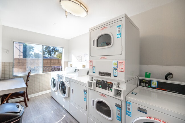 210 Garfield in Glendale, CA - Foto de edificio - Building Photo