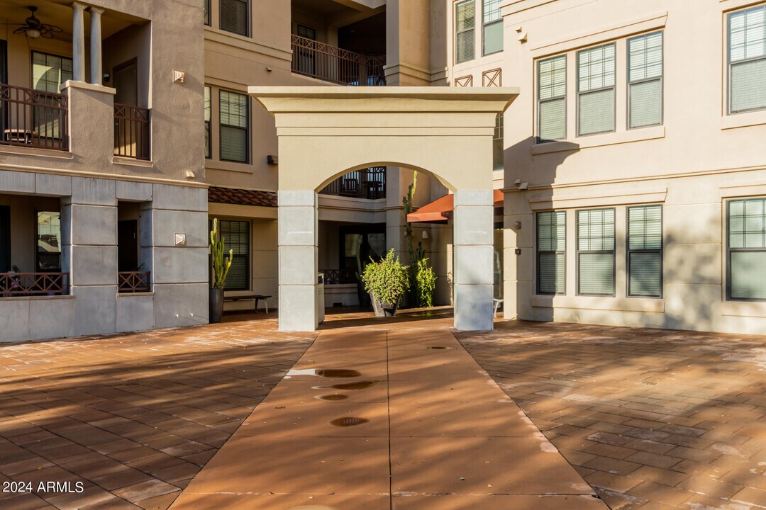 7291 N Scottsdale Rd in Scottsdale, AZ - Foto de edificio