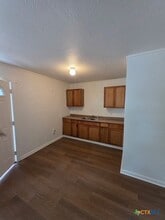 702 San Antonio Ave in Seguin, TX - Building Photo - Building Photo