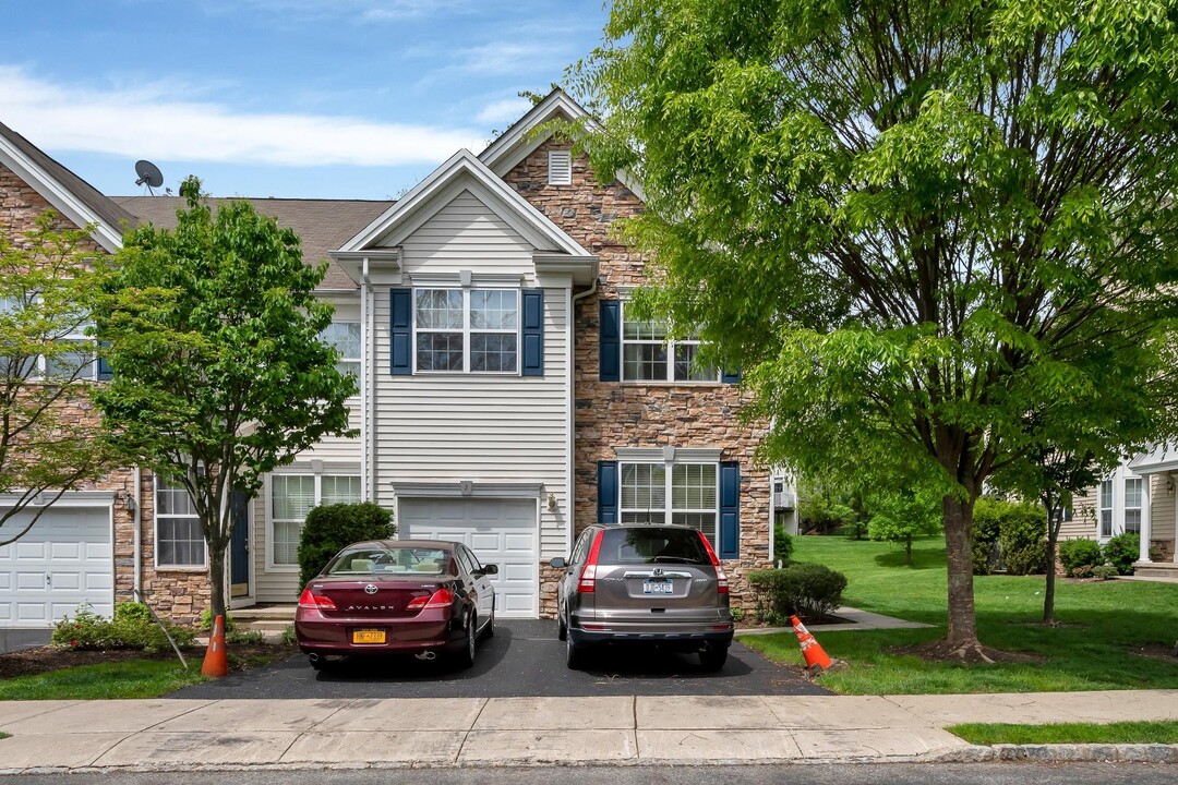 2 Ford Ct in Monroe, NY - Building Photo