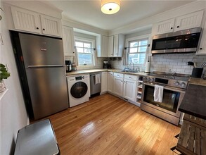 219 Purgatory Rd in Middletown, RI - Building Photo - Building Photo