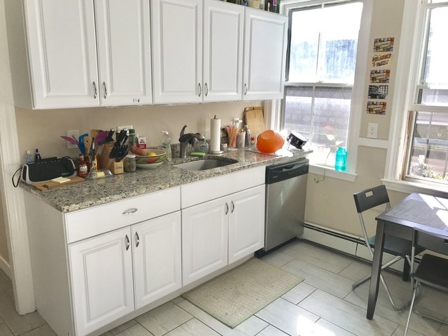 158 Otis St, Unit 1 in Cambridge, MA - Building Photo - Building Photo