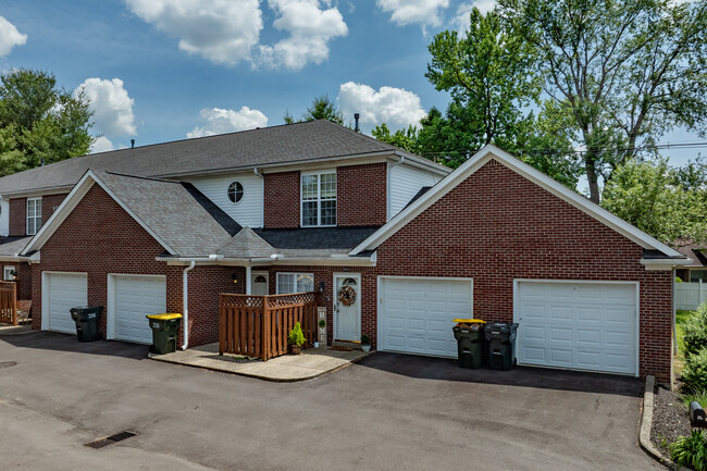 Chamberlain Gardens Condominiums in Louisville, KY - Foto de edificio - Building Photo