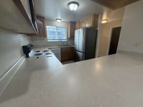 1866 NE Fairview Ave in Grants Pass, OR - Building Photo - Building Photo