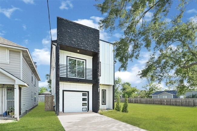 7203 Weyburn St, Unit 207-4 in Houston, TX - Building Photo - Building Photo