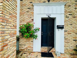5099 Ponce de Leon in Coral Gables, FL - Building Photo - Building Photo