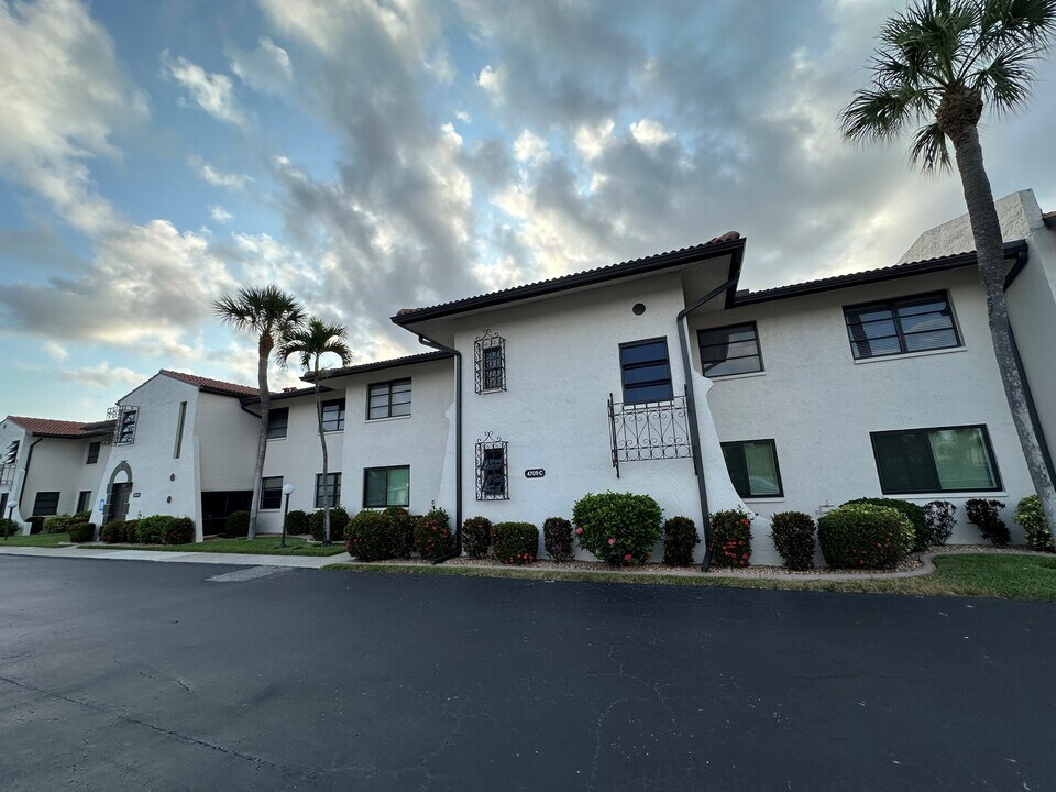 4707 Santa Barbara Blvd, Unit B4 in Cape Coral, FL - Building Photo