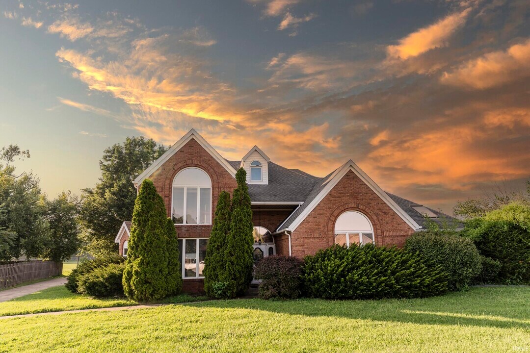 5435 Kiowa Cir in Evansville, IN - Building Photo
