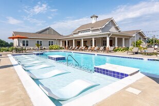 The Drake in Bowling Green, KY - Building Photo