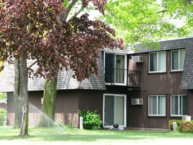 Heritage Square Apartments in Stevens Point, WI - Building Photo - Building Photo