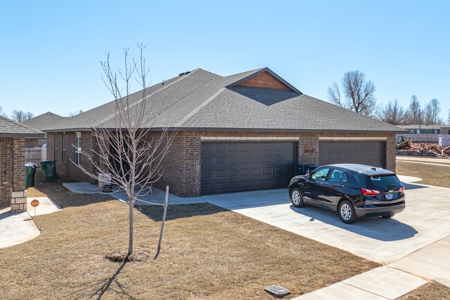 7520 Wildflower Way in Oklahoma City, OK - Building Photo - Building Photo