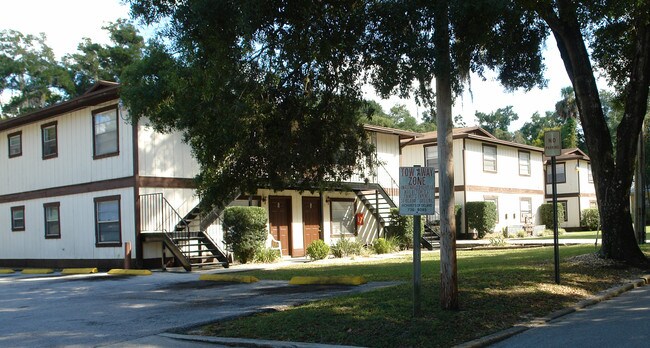 Westwood Apartments in DeLand, FL - Foto de edificio - Building Photo
