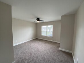 2055 Cambria Dr in Greenville, NC - Building Photo - Building Photo