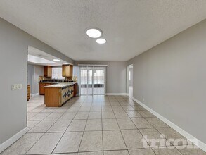 818 Tarawood Ln, Unit 03301 in Valrico, FL - Building Photo - Building Photo