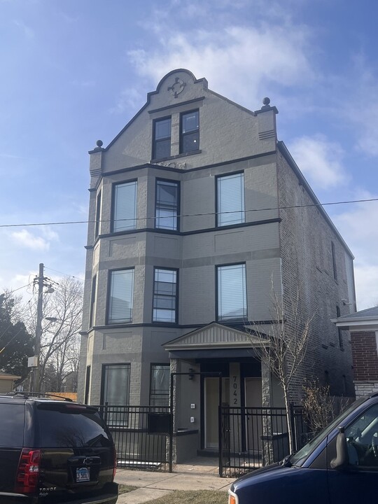 7042 S Marshfield Ave in Chicago, IL - Building Photo