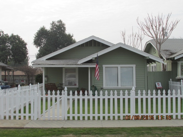 123 Woodrow Ave in Bakersfield, CA - Building Photo