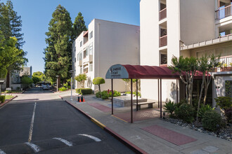 Centerre Place in Walnut Creek, CA - Building Photo - Building Photo