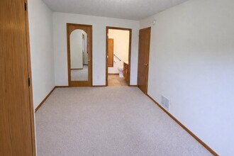 913 Richland Ave SW in Willmar, MN - Building Photo - Building Photo