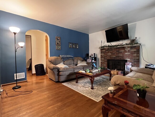 1135 Sunset Dr in Fairmont, WV - Building Photo - Building Photo